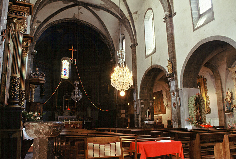 Vue générale, nef et choeur.