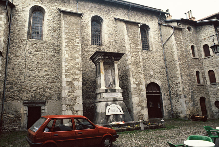 Côté nord, façade latérale.