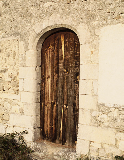 Porte à l'ouest.