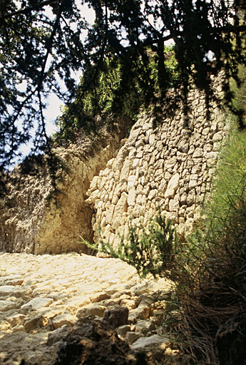 Mur de soutènement.