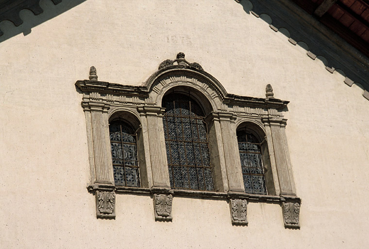 Façade principale, fenêtre haute.