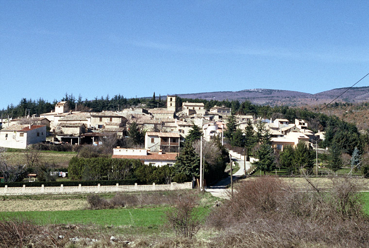 Vue d'ensemble du village au sud.