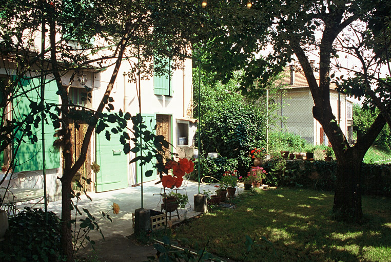 Façade sur jardin.