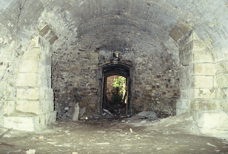 Salle voûtée sous la chapelle.