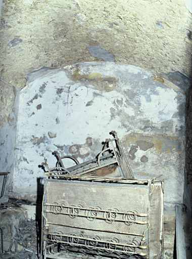 Salle voûtée sous la chapelle.