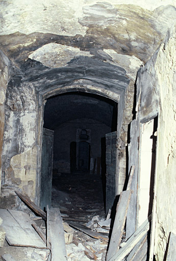 Salle voûtée sous la chapelle.