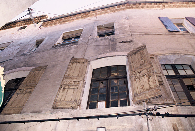 Façade sur rue.