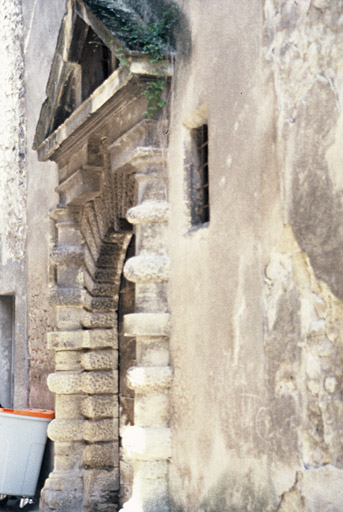 Portail Saint-Félix, vue latérale.