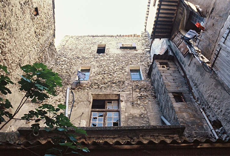 Cour intérieure.