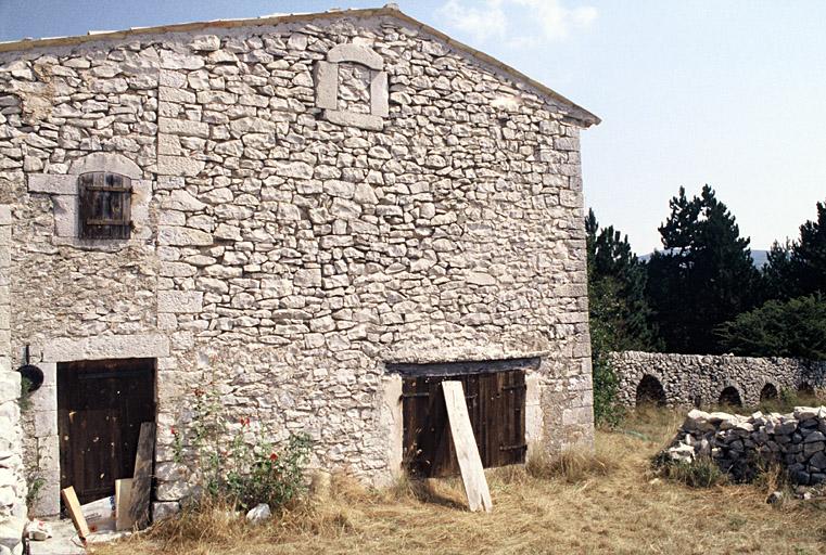 Façade sud, détail du chaînage d'angle.