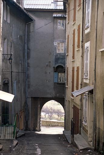 Porte de France au nord.