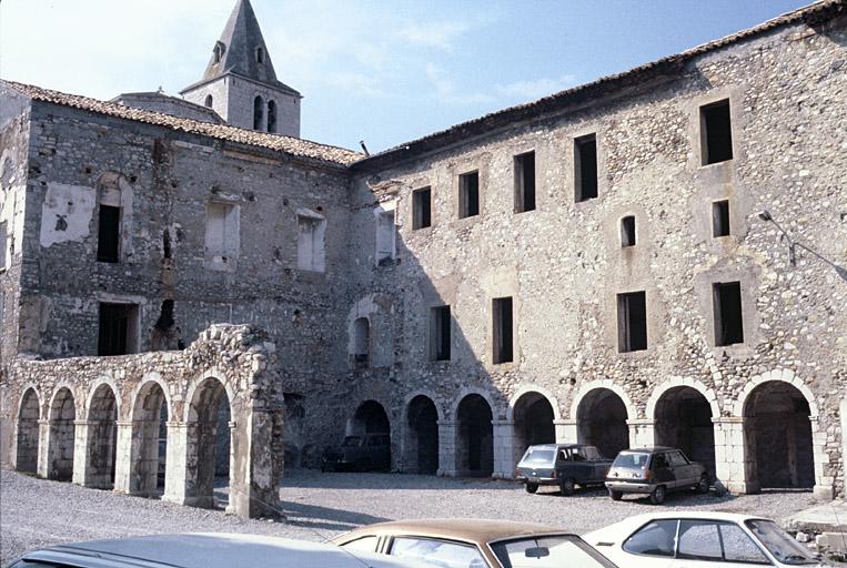 Ancien cloître.