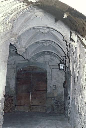 Escalier, vestibule et départ.