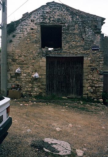 Façade sur la placette.