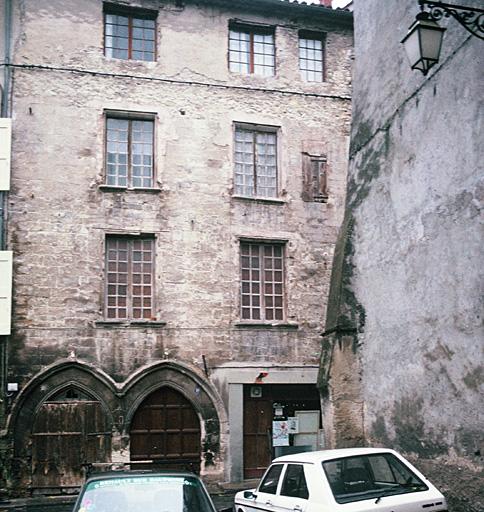 Façade sur rue.