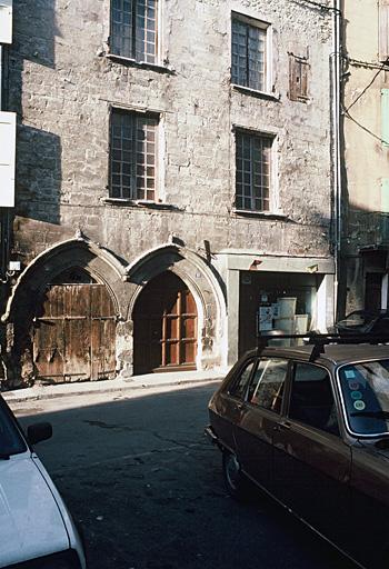 Façade sur rue.