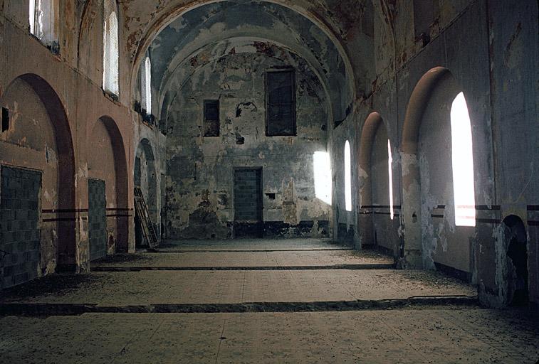 Chapelle, nef et choeur.