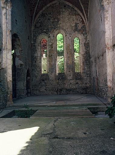 Eglise, nef et choeur.