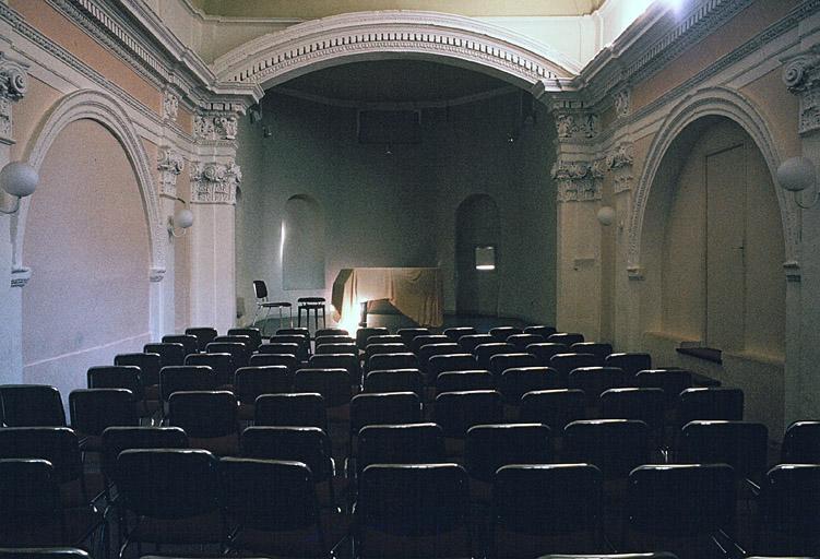 Chapelle, nef et choeur.