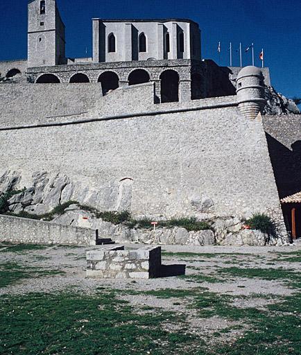 Façade sud, chapelle.