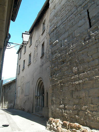 Aile nord, façade nord, de l'ouest vers l'est, porte.