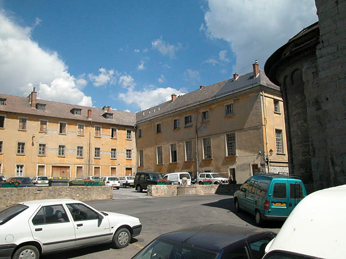 Aile centrale, façade ouest vue depuis le nord-ouest.