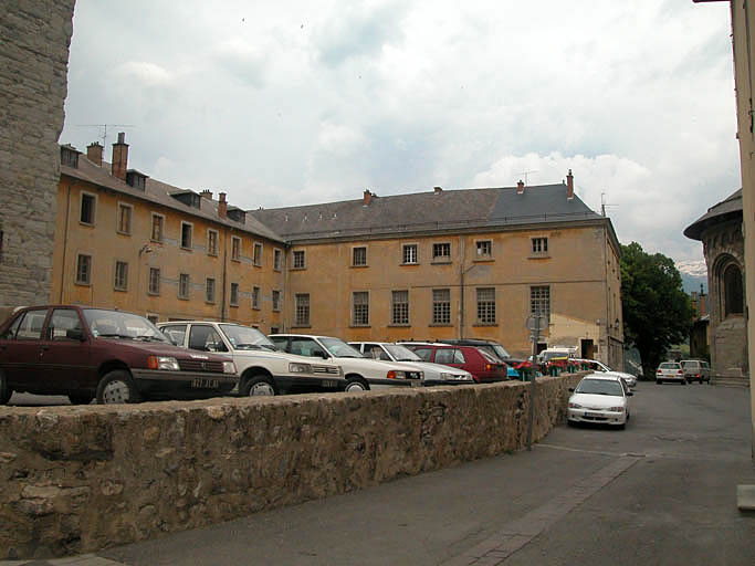 Aile centrale, façade ouest vue depuis le nord-ouest.