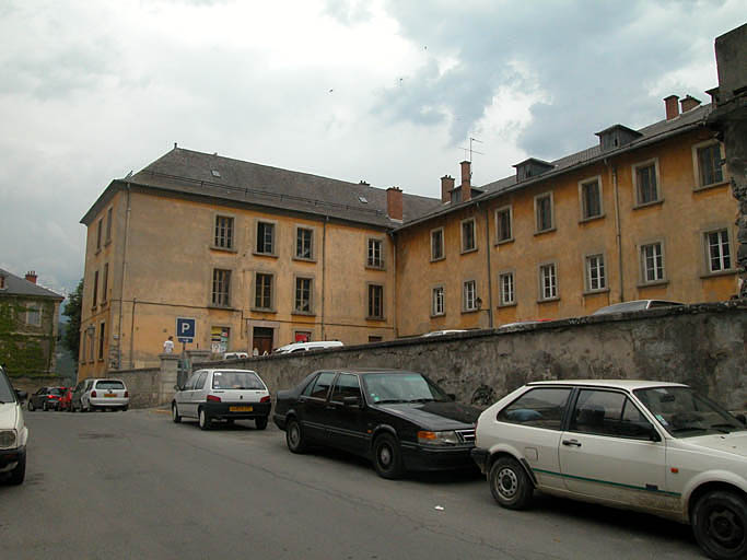 Aile centrale, façade est vue depuis le nord.