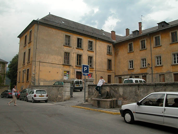 Aile centrale, façade est et façade nord, partie est.