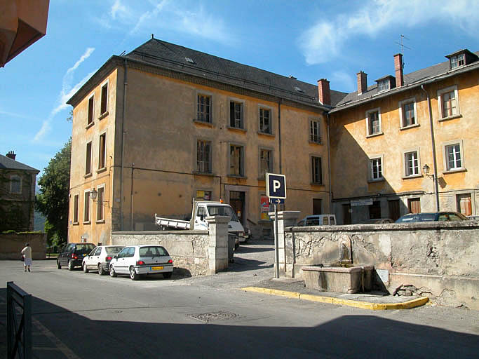 Aile centrale, façade est et façade nord, partie est.