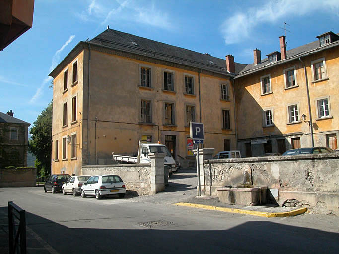 Aile centrale, façade est et façade nord, partie est.