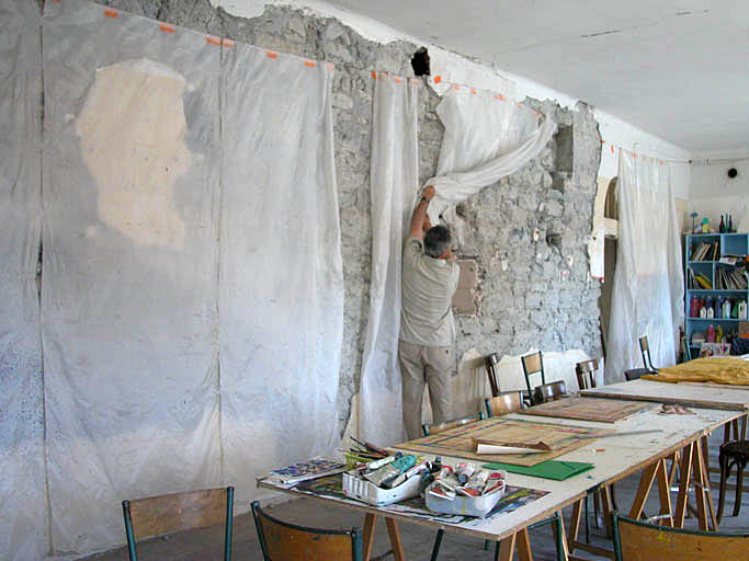 Intérieur, aile centrale, deuxième étage, pièce ouest, sondage sur le mur est.