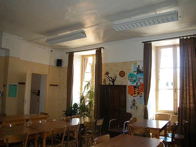 Intérieur, aile sud, premier étage, club 3e âge.