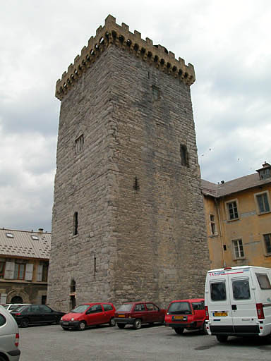 Tour brune vue depuis le sud-ouest.