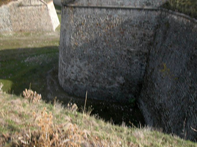 Bastion Dauphin, fossé, mur d'escarpe et contrescarpe, zone nord-est.