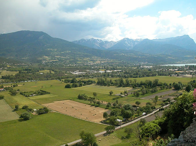 Paysage sous le roc depuis le jardin de l'ancien archevêché.