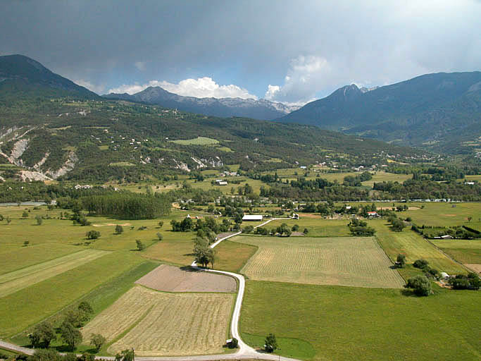 Paysage sous le roc depuis le jardin de l'ancien archevêché.