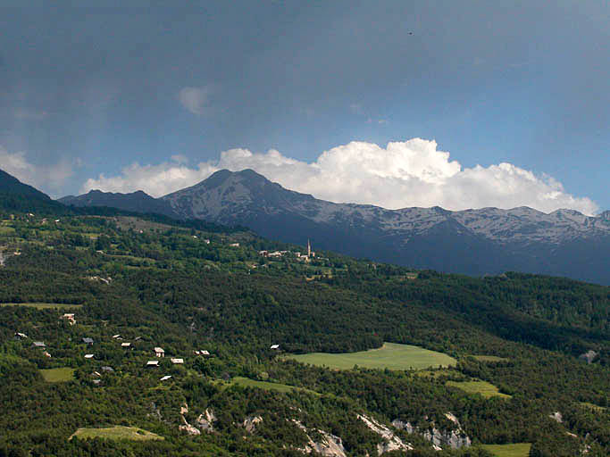 Paysage sous le roc depuis le jardin de l'ancien archevêché.