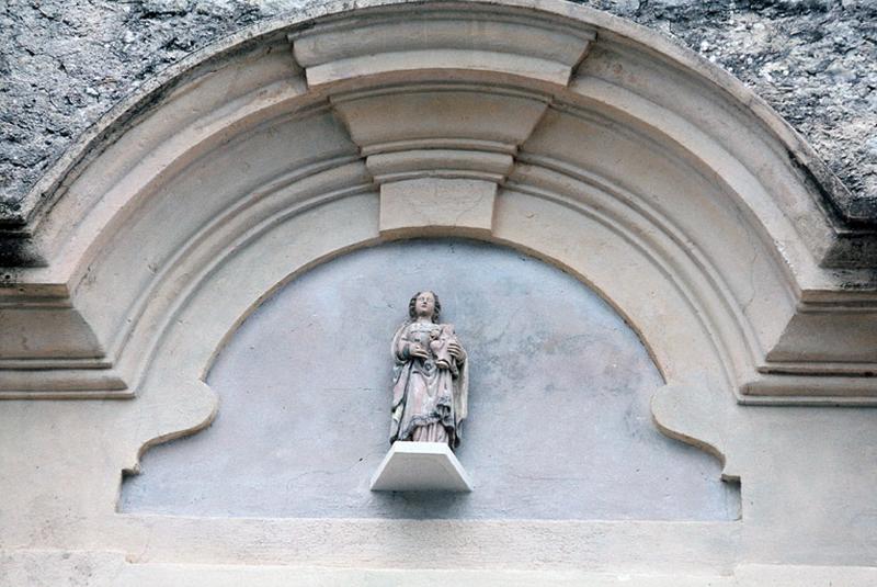 Façade occidentale, détail porte de l'église.