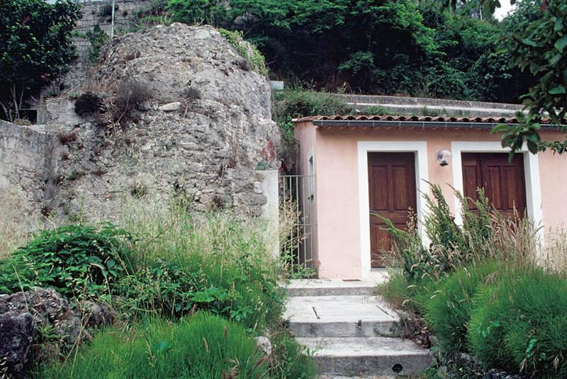 Vestiges du moulin sur le site de l'ancienne forge.