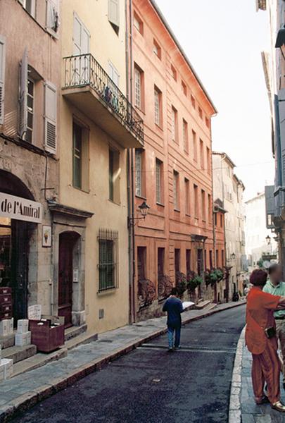 Façade sur rue.