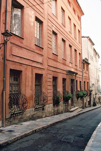 Façade sur rue.