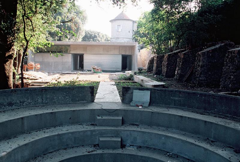 Parc, ateliers pédogogiques et théâtre.