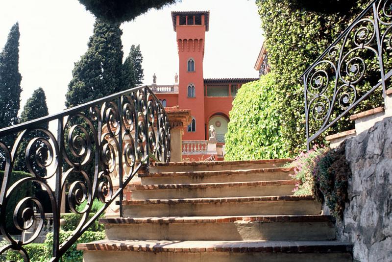 Escalier, dernière volée avant la cour.