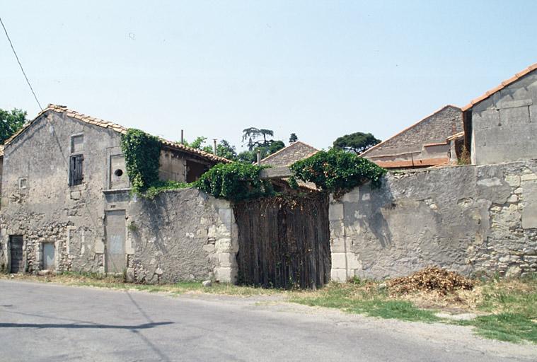 Vue générale depuis la rue.