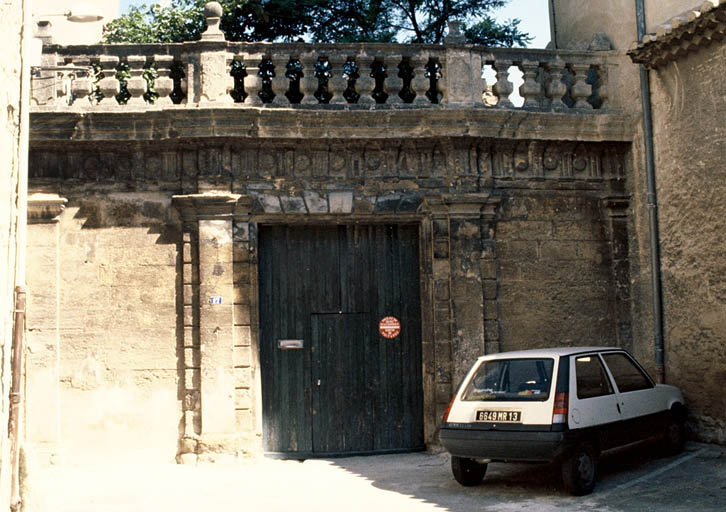 Mur de clôture du presbytère.