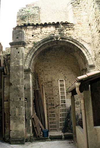 Arcade de l'ancienne église.