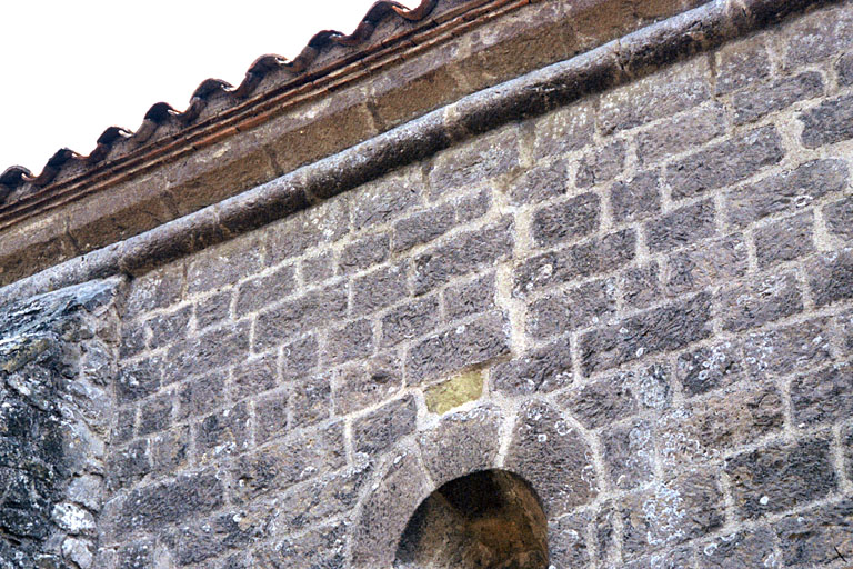 Façade nord, détail corniche.