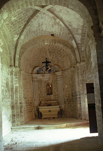 Vue intérieure vers le choeur.