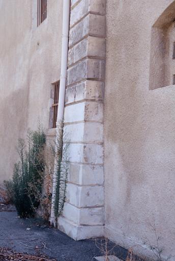 Détail sur chaînage d'un pavillon.